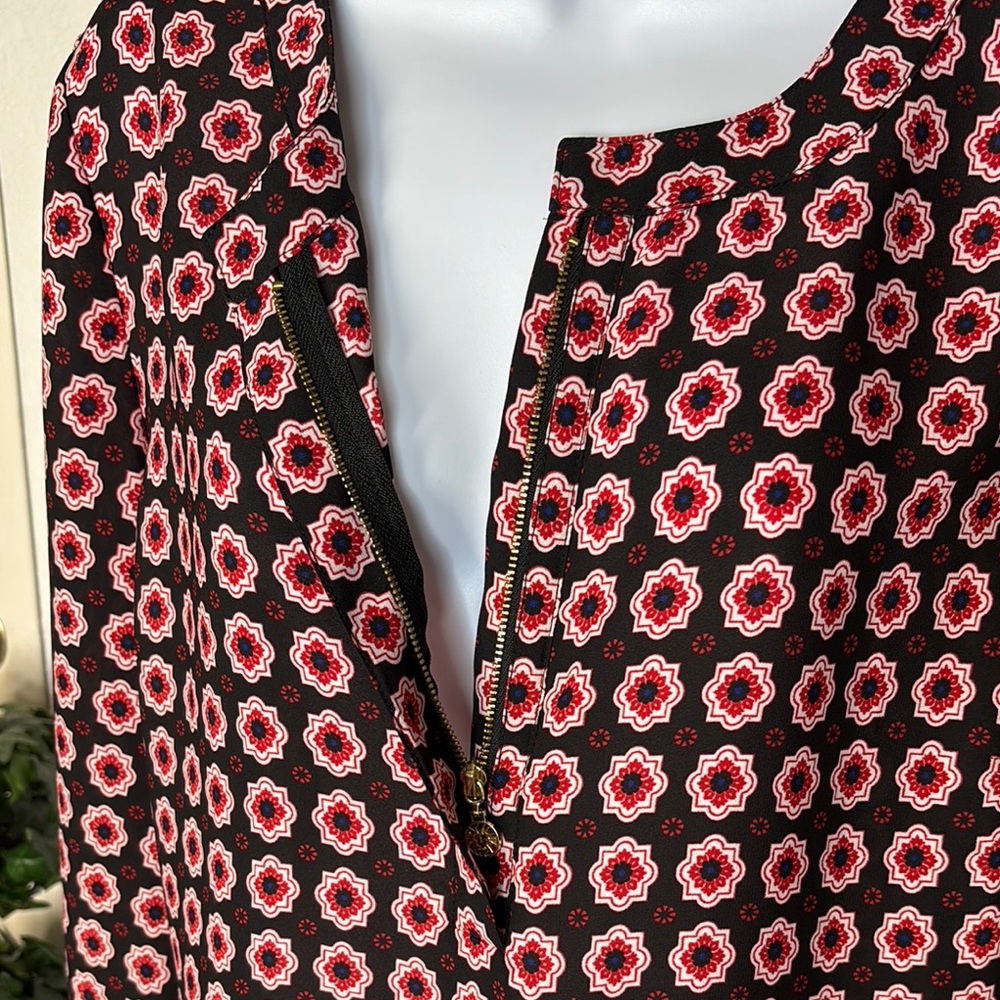 Anne Klein Red and White Graphic Long Sleeve Blouse - Picture 6 of 9